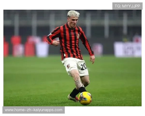 AC米兰后场长传不断寻找边路突破